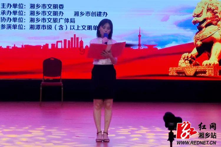 救援困倦的男孩